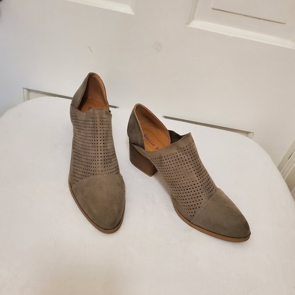 Stevie Hender Suede Like Beige Booties size 10M - Picture 1 of 9